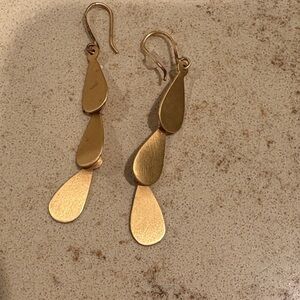 Chic Gold Teardrop Earrings